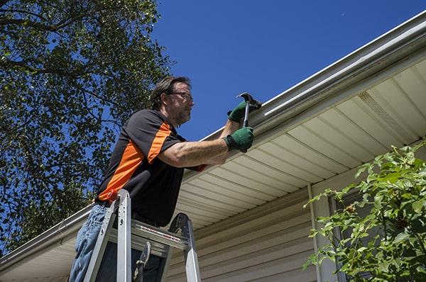 gutter repair signs of gutter damage include leaking, sagging, or rusting